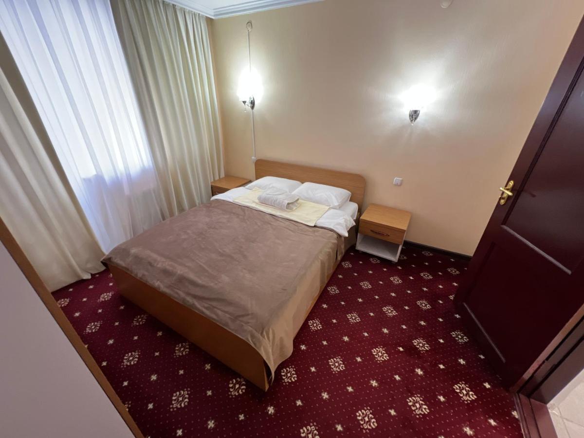Yassy Hotel, Turkistan エクステリア 写真