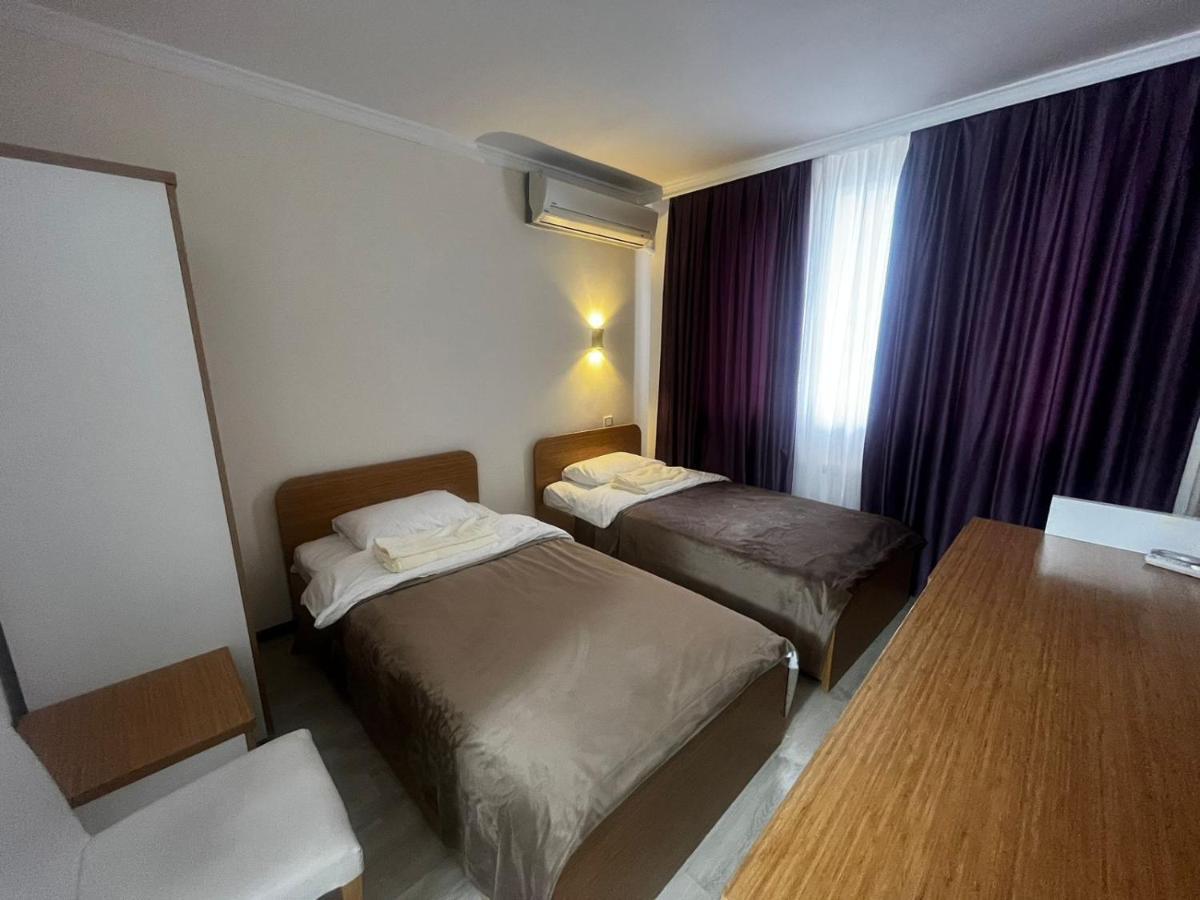 Yassy Hotel, Turkistan エクステリア 写真