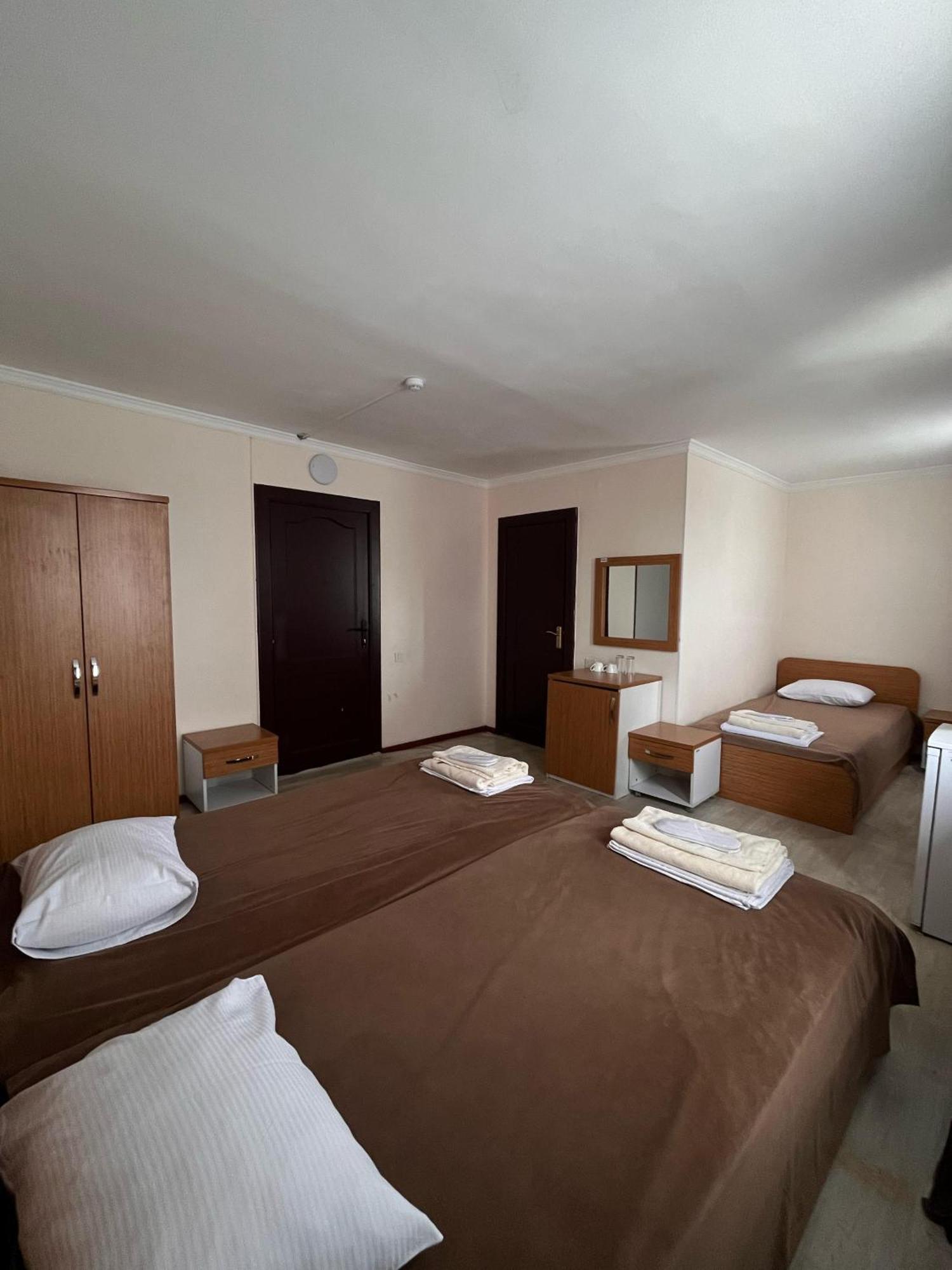 Yassy Hotel, Turkistan エクステリア 写真