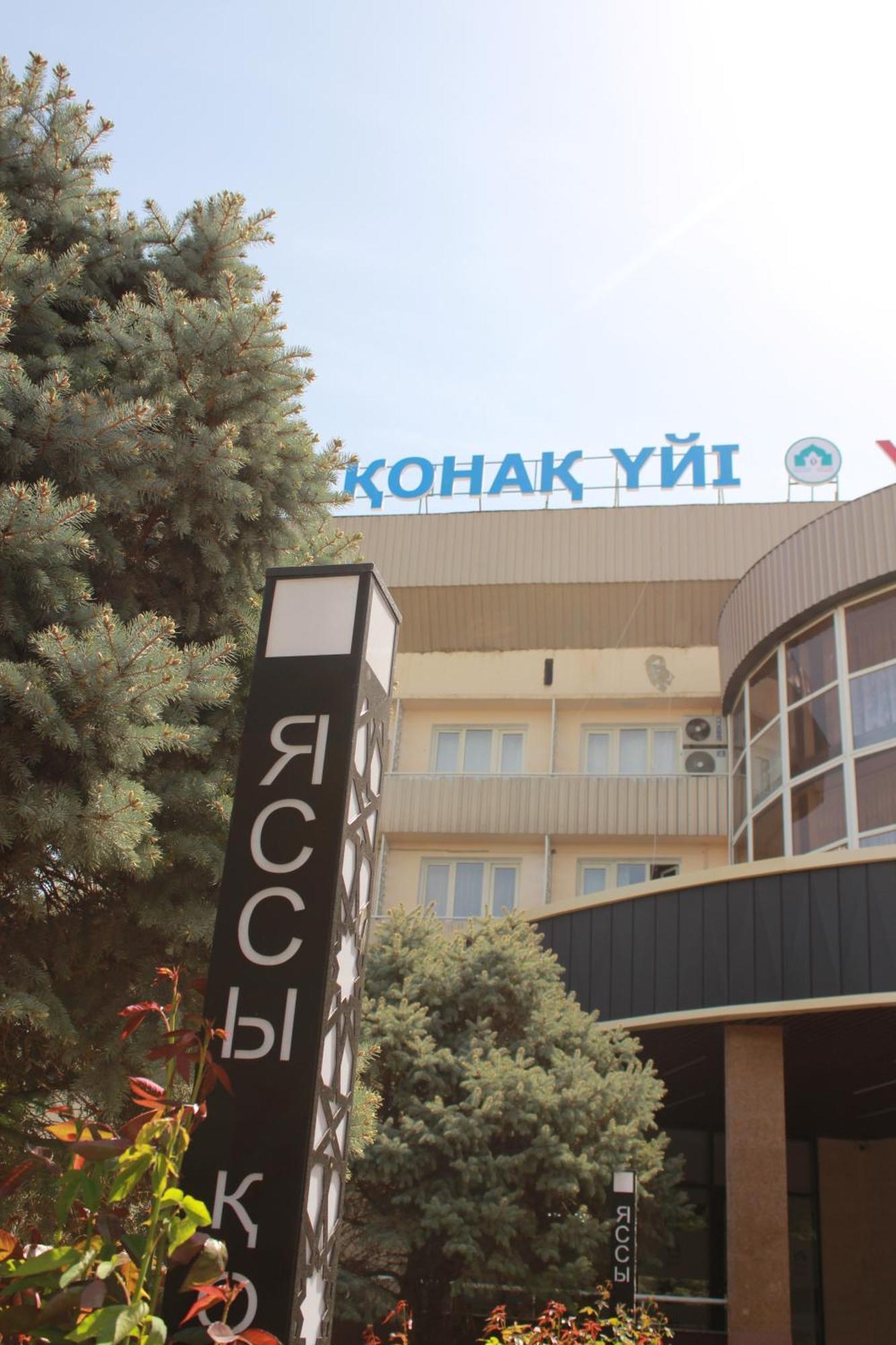 Yassy Hotel, Turkistan エクステリア 写真